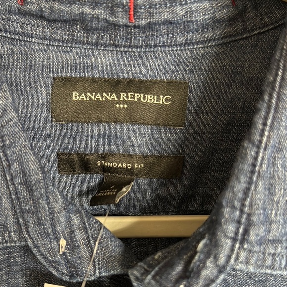 Banana Republic Blue Denim Lightweight Shirt Long Sleeve Men’s Size Large NEW - Picture 2 of 6